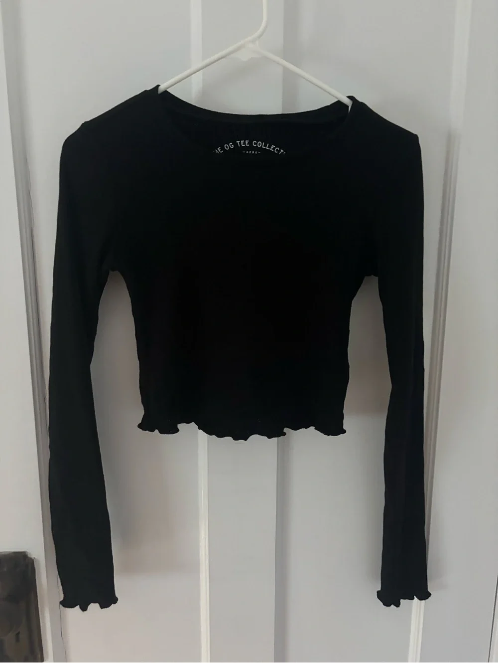 Aeropostale Black Long-Sleeve Ribbed Crop Top